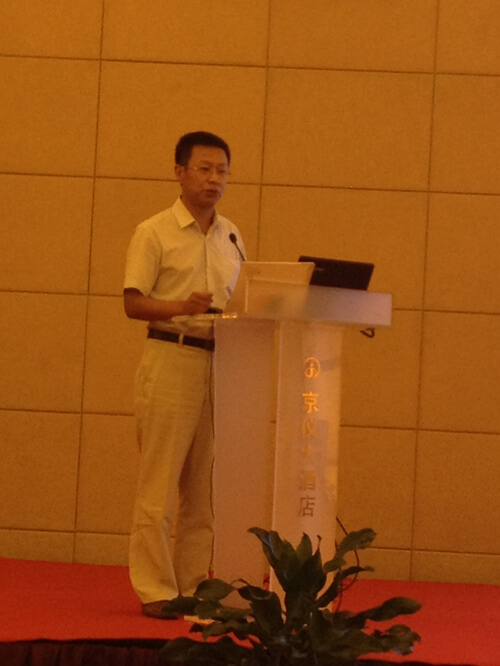 孙建华总经理在“北京地区设计院仪表自动化技术选型交流大会”上做新产品报告(图1)